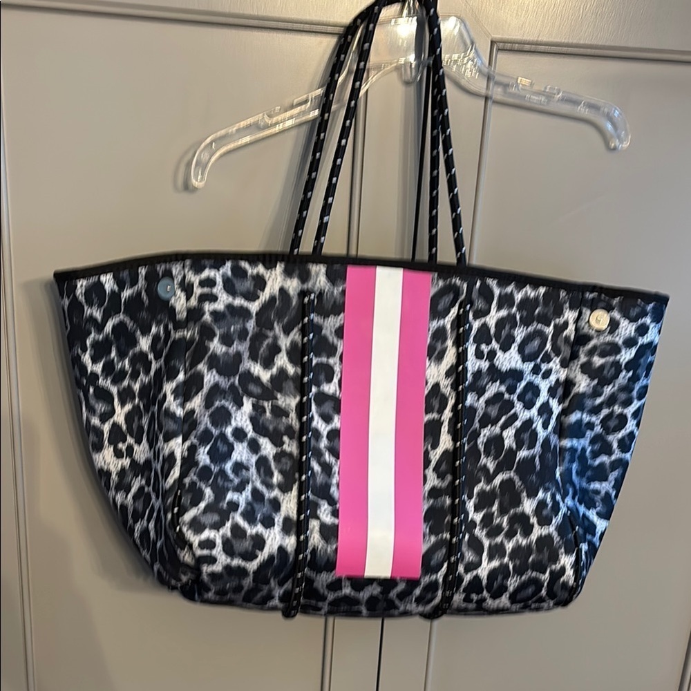 Stylish Leopard Print Tote Bag - Black and Pink